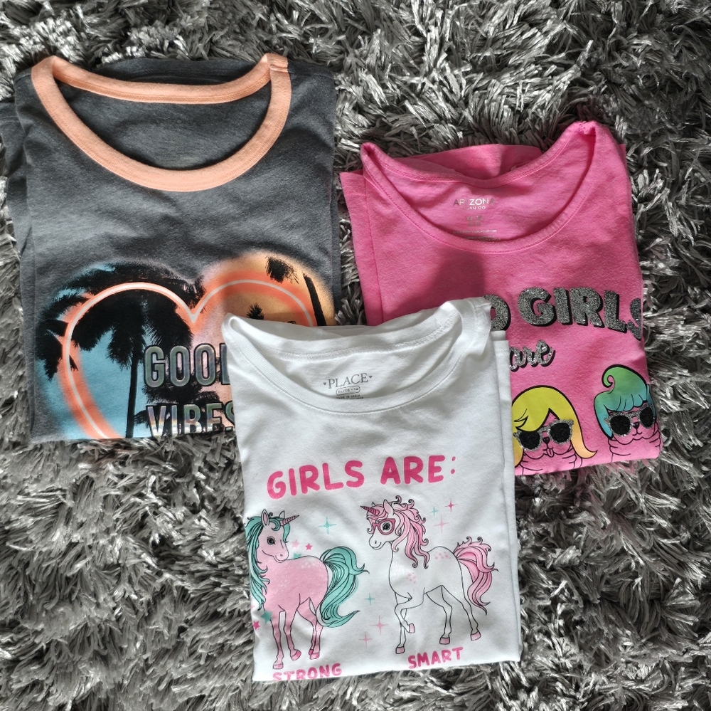 Three Girls XLโ Graphic Tees